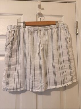 Garnet Hill White and Gray Striped Drawstring Shorts